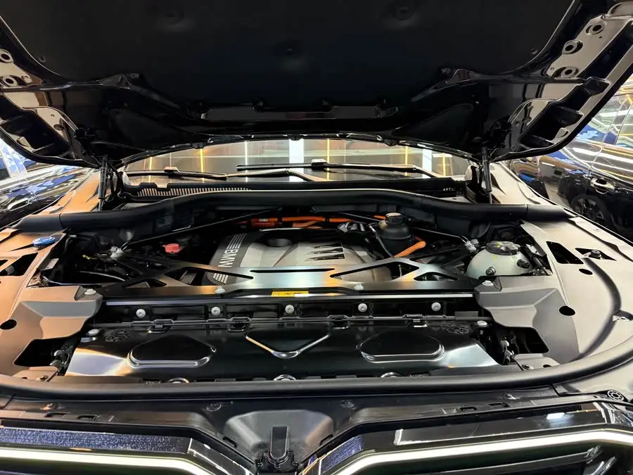 بي إم دبليو XM 2023 50e