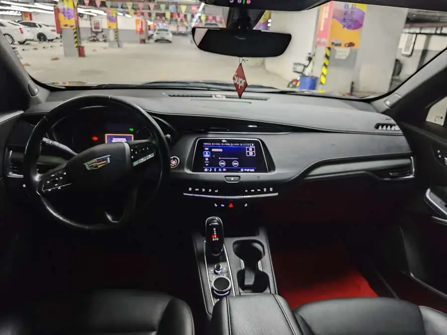 كاديلاك XT4 طراز 2020 28T دفع أمامي متميز