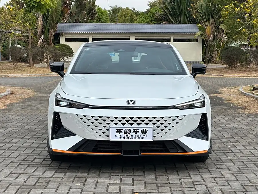 شانجان UNI-V 2024 1.5T النسخة الرياضية الفاخرة