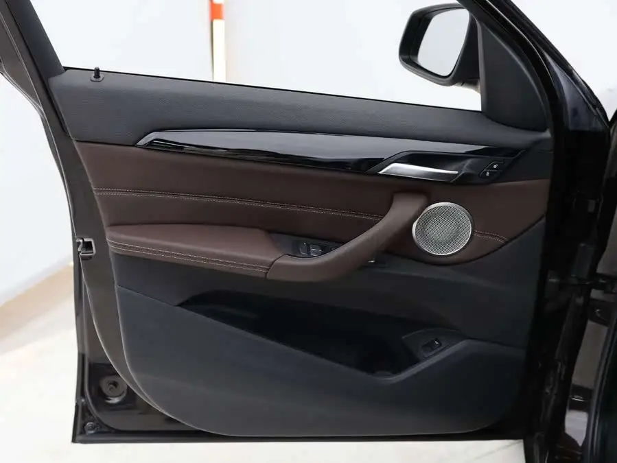 بي إم دبليو X1 2020 sDrive20Li الإصدار الأنيق