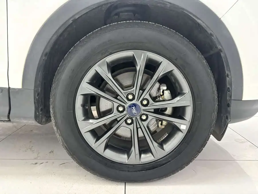 2019 Ford Escape EcoBoost 180 Two-Wheel Drive Platinum Edition National V