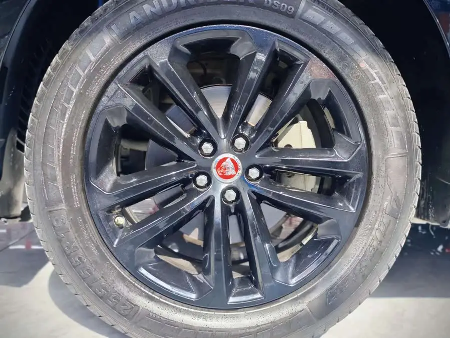 Jaguar F-PACE 2020 2.0T SVR