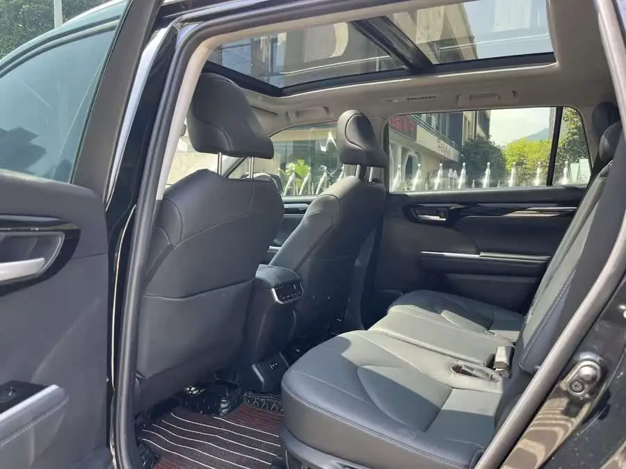 هاي لاندر 2022 طراز هايبرد 2.5 لتر دفع رباعي فاخرة 7 مقاعد