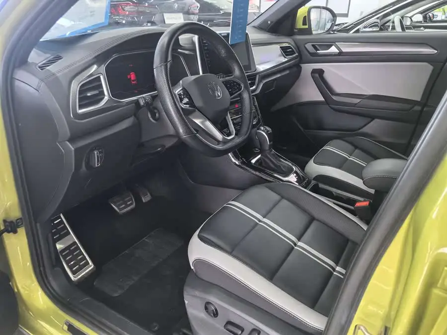 T-ROC 2023 طراز 300 TSI DSG دفع ثنائي إصدار النجوم