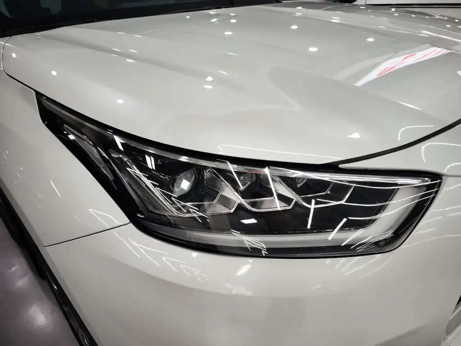 هايلاندر 2022 هايبرد 2.5 لتر دفع رباعي بريميوم 7 مقاعد