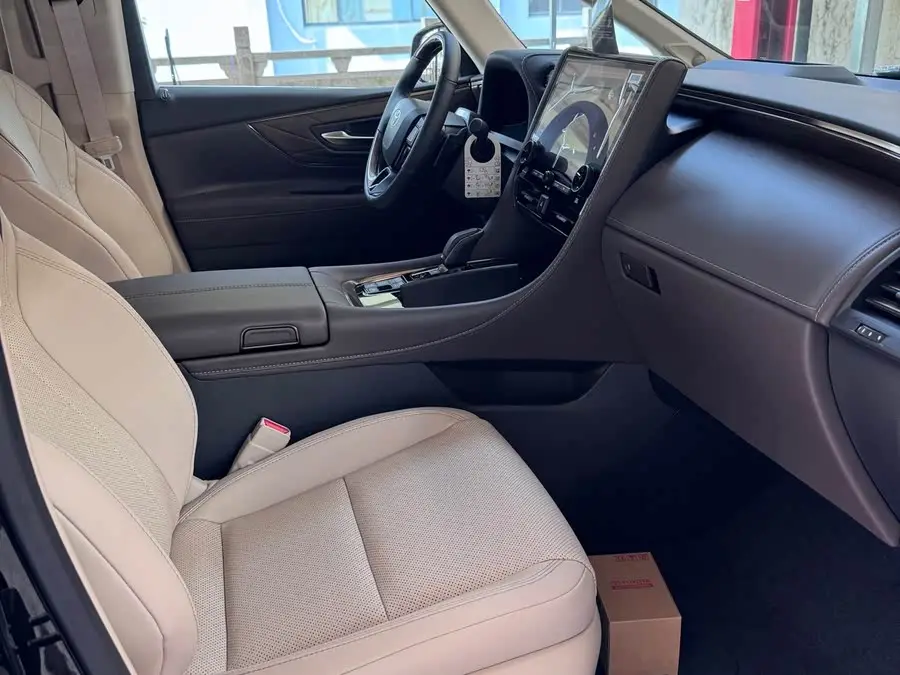 ألفارد 2024 الهجين 2.5 لتر إصدار بريميم