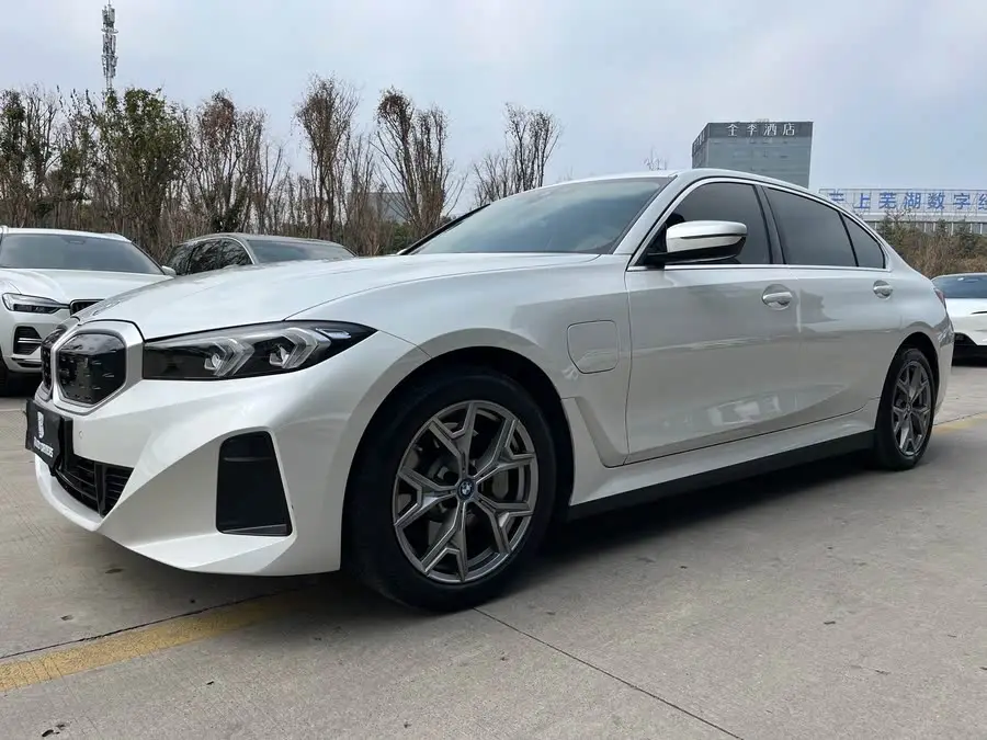 بي إم دبليو i3 2022 eDrive 35 L