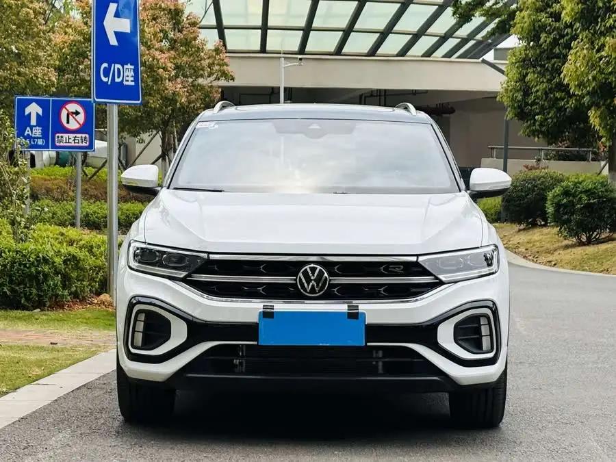 T-ROC 2024 طراز 300TSI DSG دفع ثنائي إصدار مطاردة الضوء