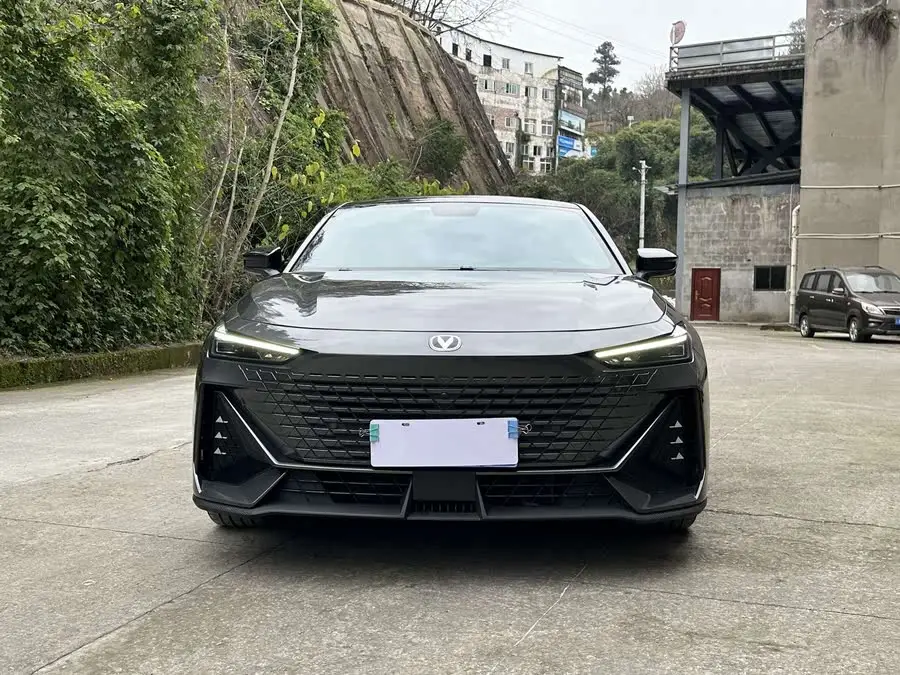 Changan UNI-V 2022 1.5T Premium Model