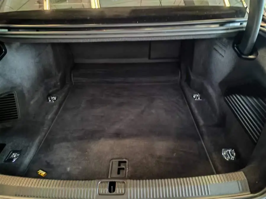 أودي A8 طراز 2022 A8L 60 TFSI quattro إصدار مجموعة البريميوم