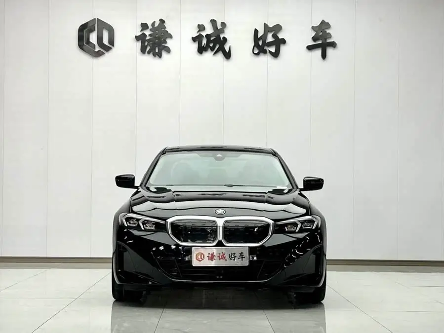 بي إم دبليو i3 2022 إيدرايف 35 L