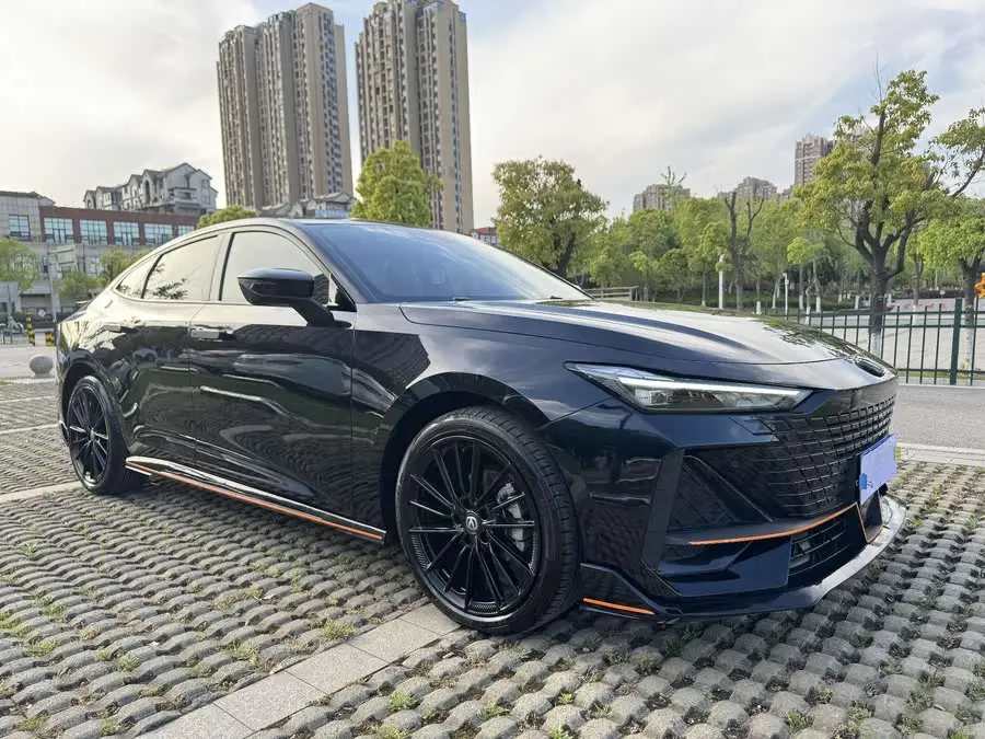 شانغن UNI-V 2023 1.5T نسخة رياضية