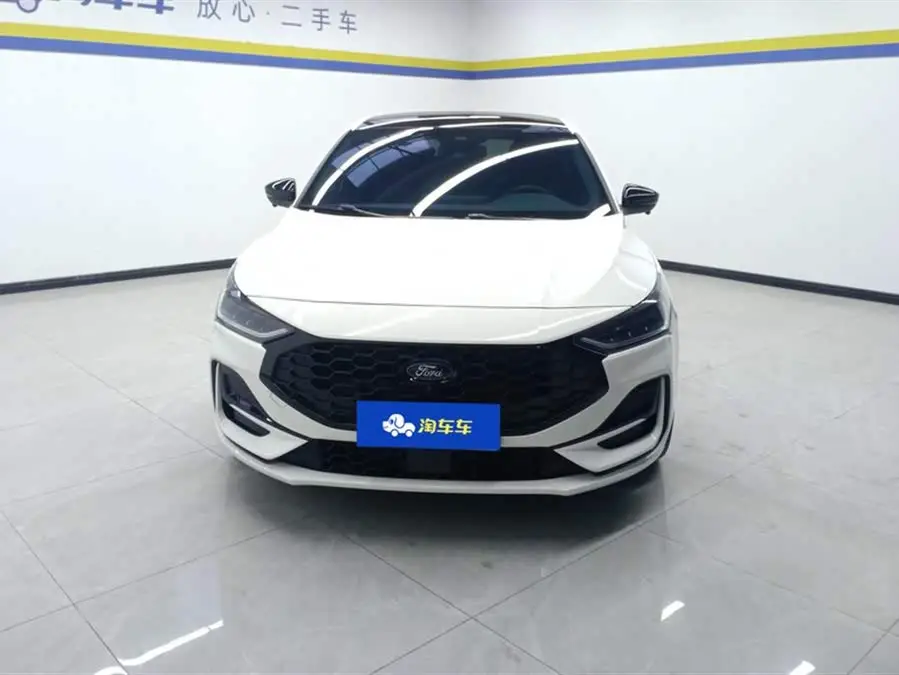 فورد فوكس 2022 هاتشباك إيكوبوست 180 أوتوماتيكي ST لاين