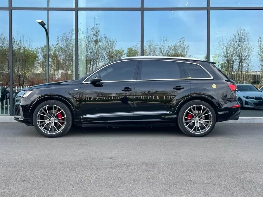 Audi Q7 2023 55 TFSI quattro S line Sport