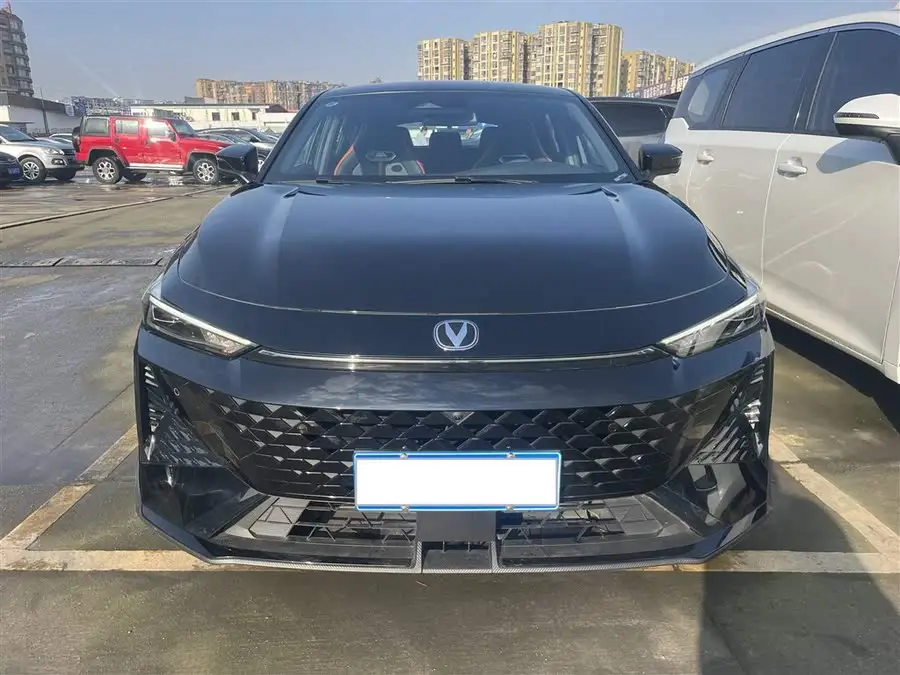 تشانجان UNI-V 2023 1.5T نسخة رياضية