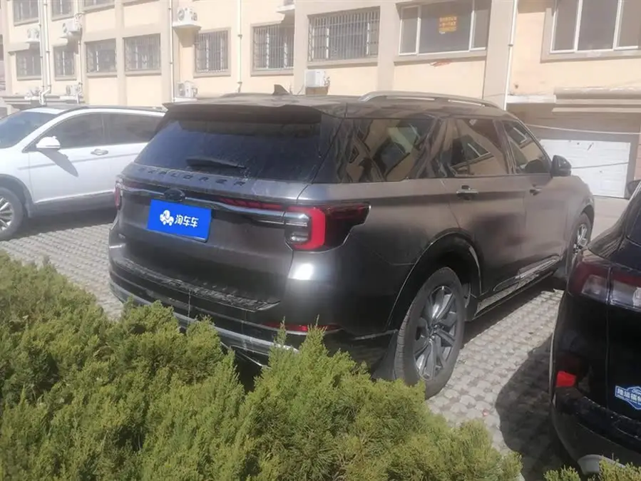 إكسبلورر 2023 إيكو بوست 285 إصدار تيتانيوم 4WD 7 مقاعد