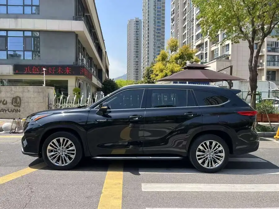 هاي لاندر 2022 طراز هايبرد 2.5 لتر دفع رباعي فاخرة 7 مقاعد