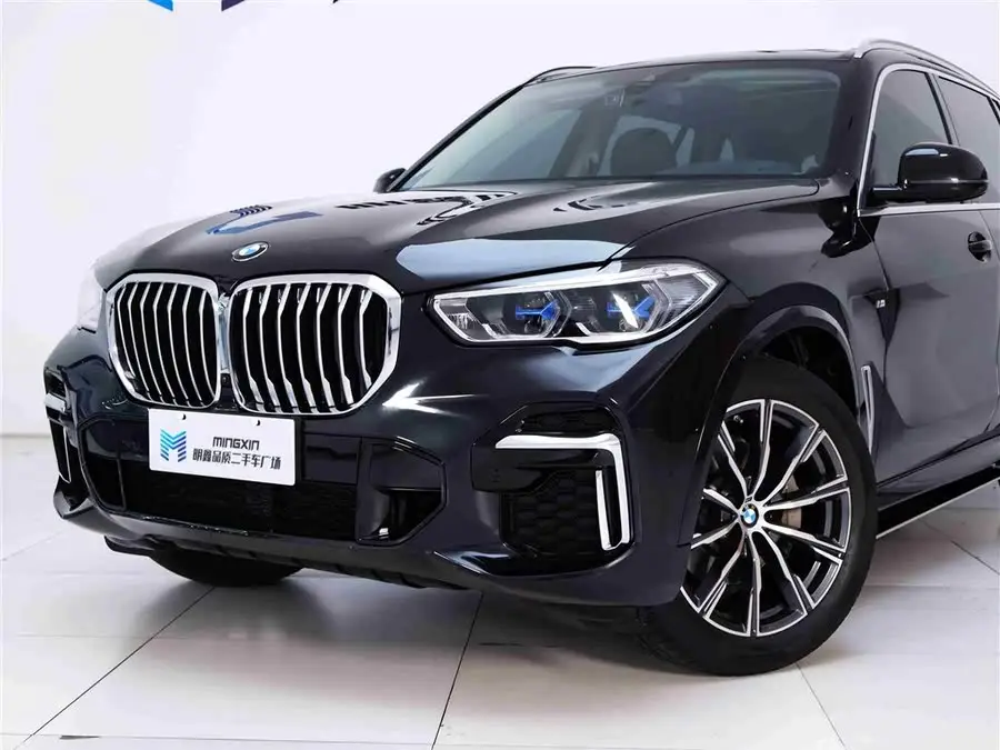بي إم دبليو X5 2022 طراز مُجدد xDrive 30Li حزمة M الرياضية