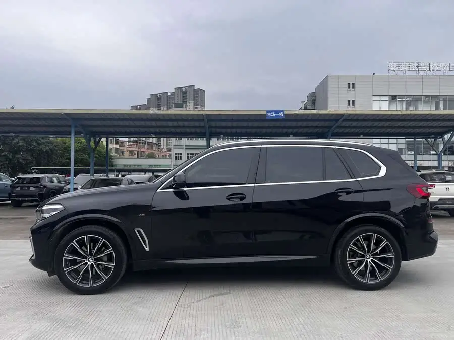 بي إم دبليو X5 2022 xDrive 30Li حزمة M الرياضية