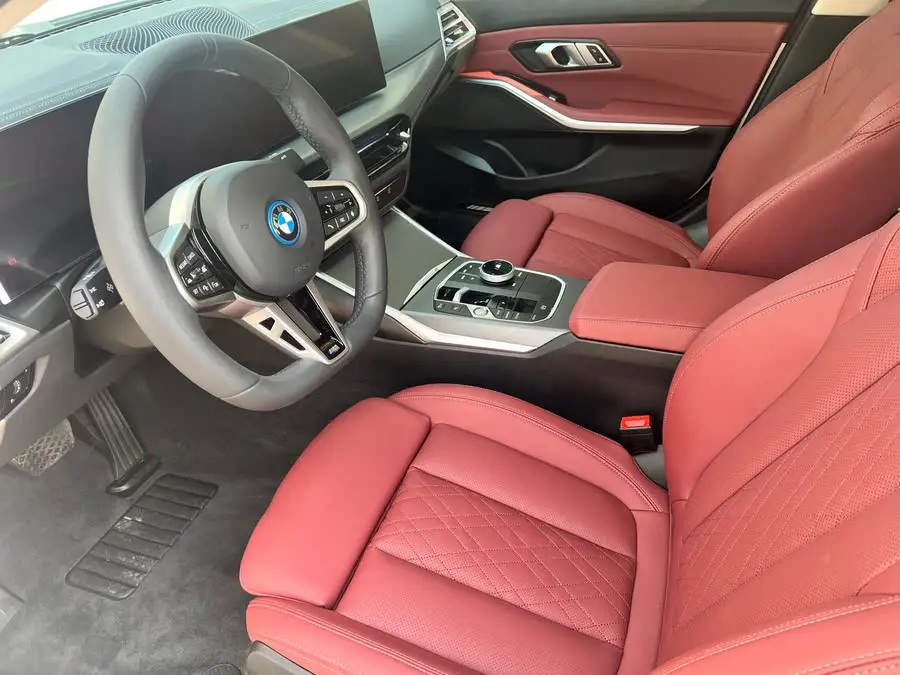 بي إم دبليو i3 2025 eDrive 35 L