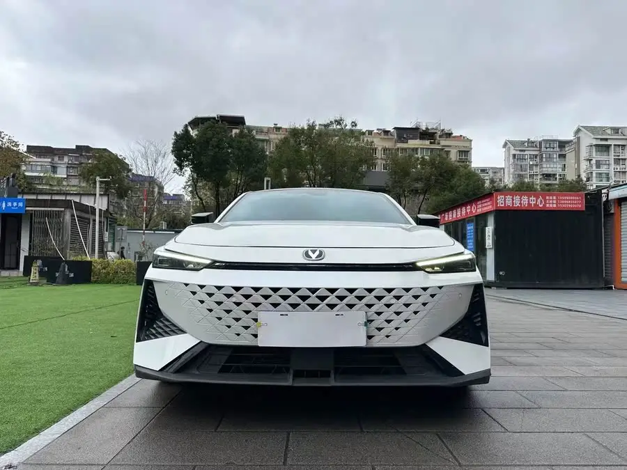 Changan UNI-V 2024 1.5T Smart Navigation