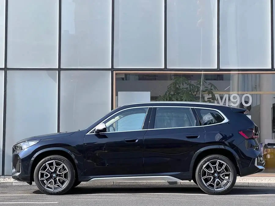 بي إم دبليو X1 2023 sDrive25Li حزمة التصميم X