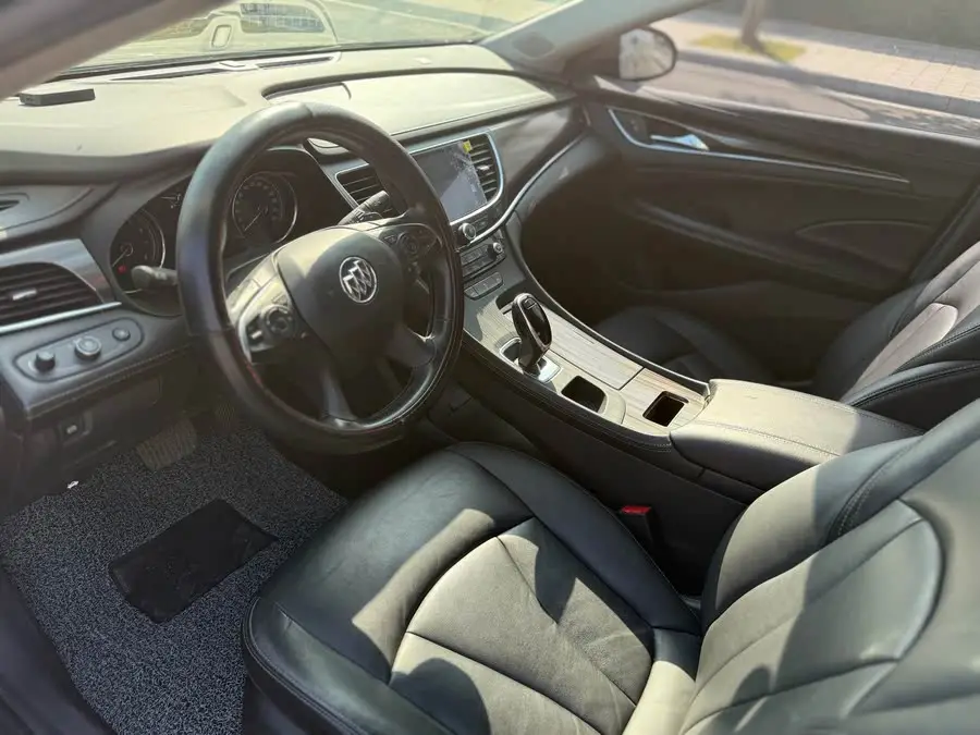 بيوك لاكروس 2020 652T فاخرة