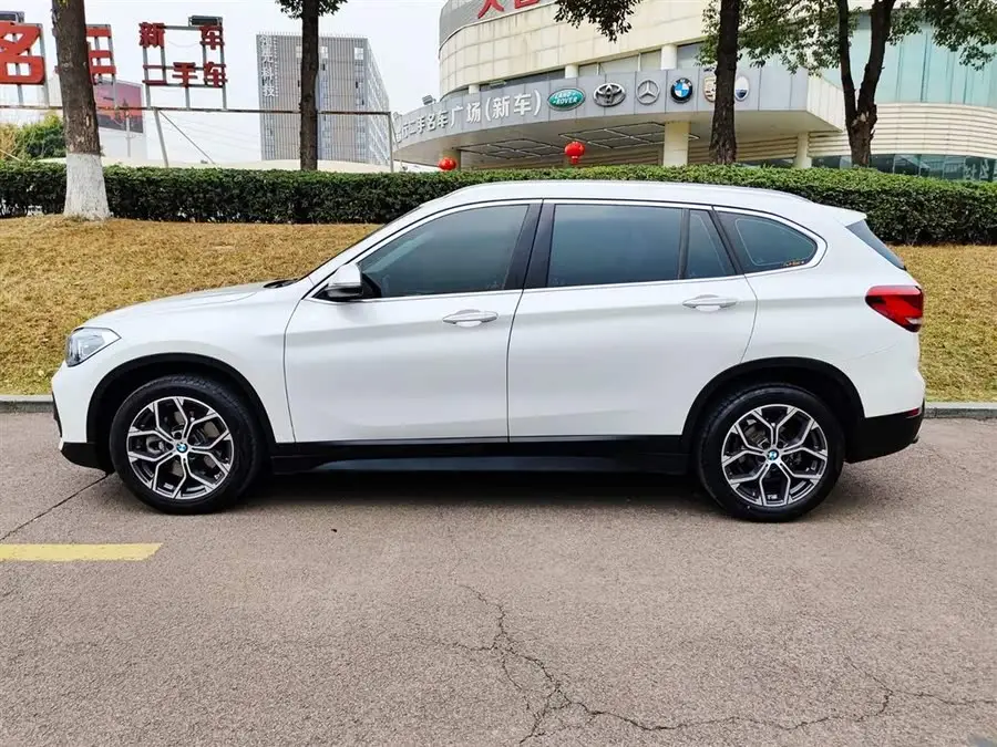 بي إم دبليو X1 2020 sDrive20Li إصدار فاخر