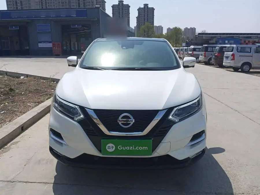 2021 نيسان قاشقاي 2.0 لتر CVT الفاخرة