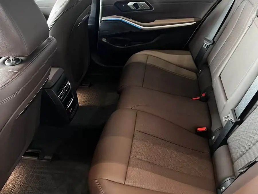 بي إم دبليو i3 2024 eDrive 40 L حزمة الليل