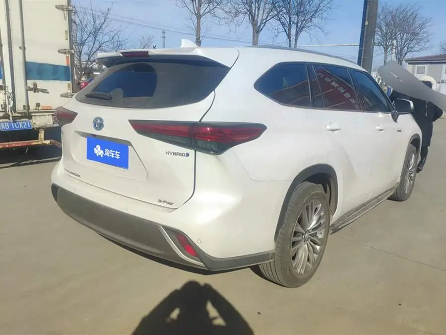 هايلاندر 2022 هايبرد 2.5 لتر AWD بريميوم 7 مقاعد