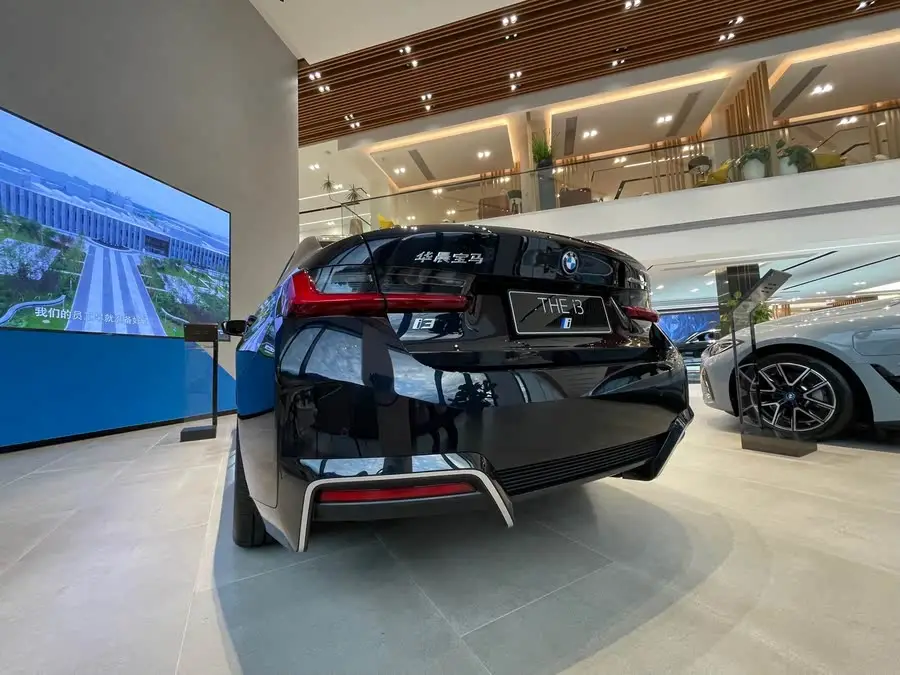 بي إم دبليو i3 2024 eDrive 35 L