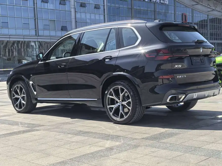 BMW X5 2023 xDrive 30Li Luxury M Sport Package