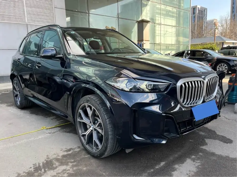 بي إم دبليو X5 2023 xDrive 30Li الفئة الفاخرة حزمة M الرياضية ليلية