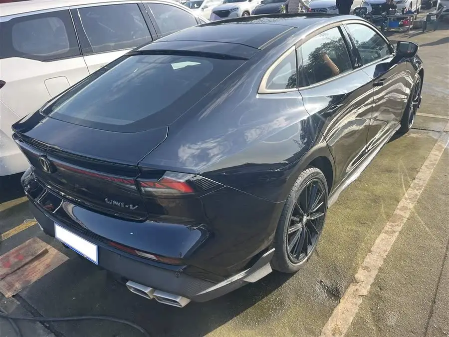 تشانجان UNI-V 2023 1.5T نسخة رياضية