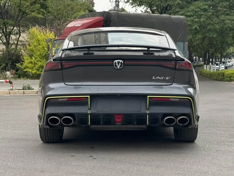 شانغان UNI-V 2022 1.5T نسخة رياضية