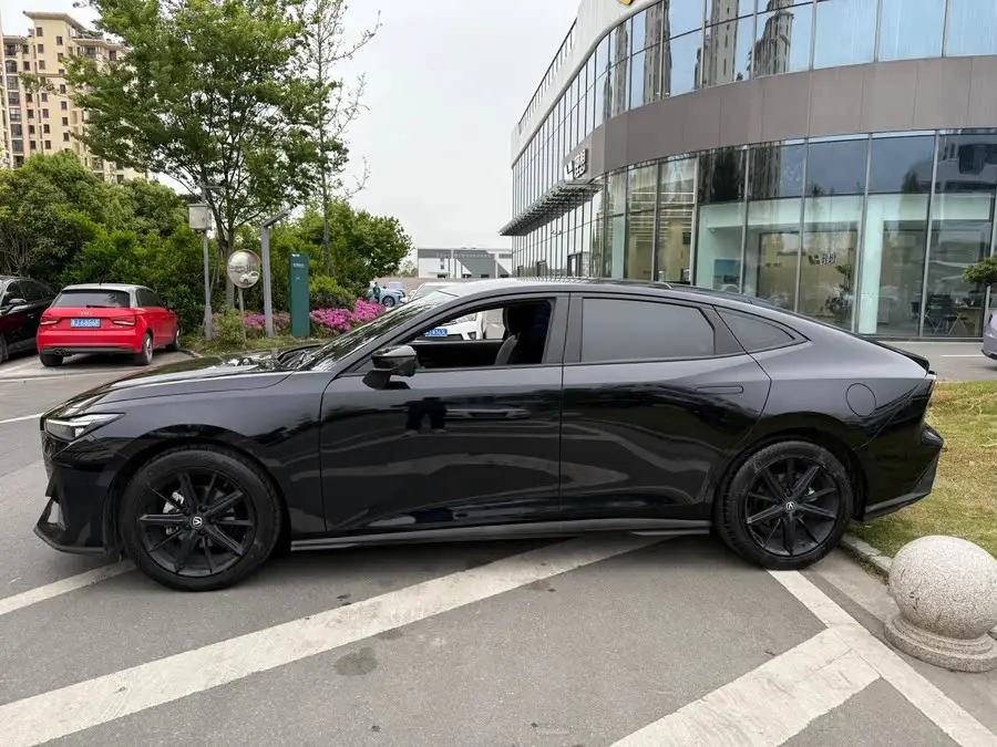 Changan UNI-V 2023 1.5T Smart Navigation Edition