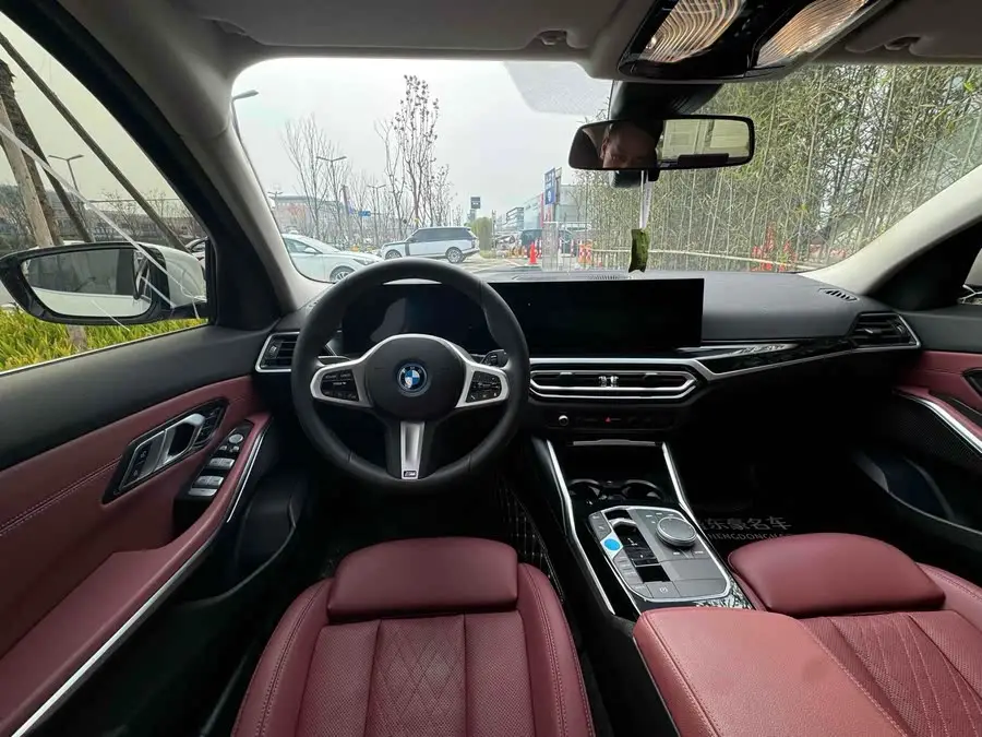 بي إم دبليو i3 2024 eDrive 35 L