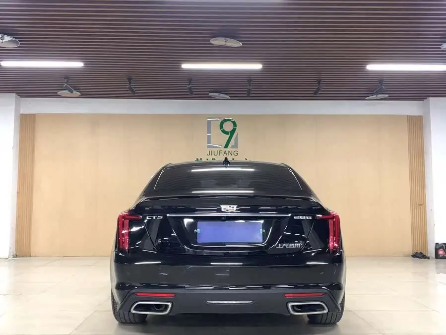 كاديلاك CT5 2023 28T فاخرة (الإصدار القياسي)