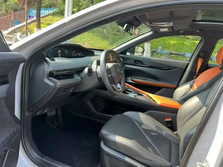 Changan UNI-V 2022 1.5T Smart Navigation Edition