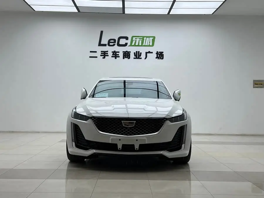 كاديلاك CT5 2022 28T فخمة