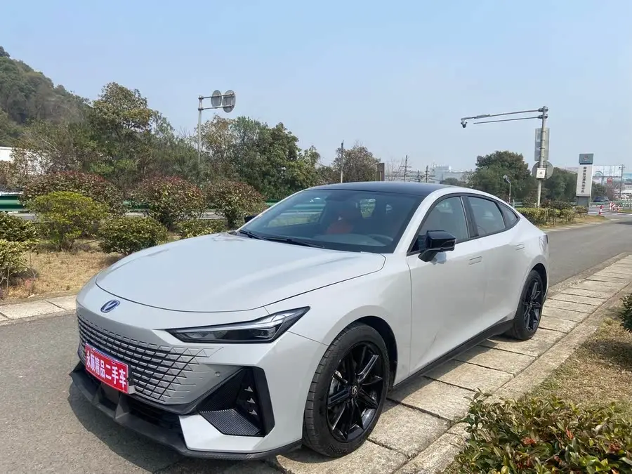 Changan UNI-V 2022 1.5T Smart Navigation Model
