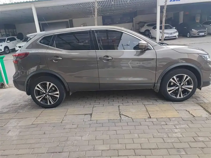 2021 نيسان إكس تريل 2.0 لتر CVT الفاخرة