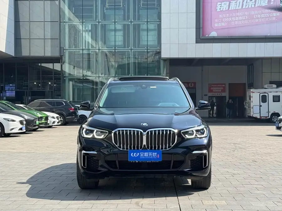 بي إم دبليو X5 2022 الطراز المحدث xDrive 30Li حزمة M الرياضية