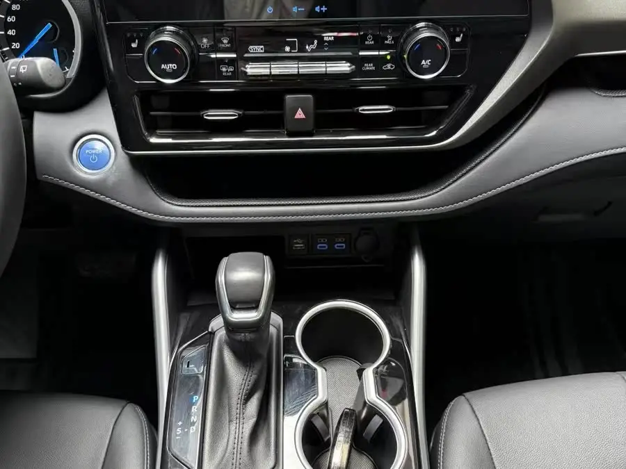 هايلاندر 2022 هايبرد 2.5 لتر دفع رباعي بريميوم 7 مقاعد