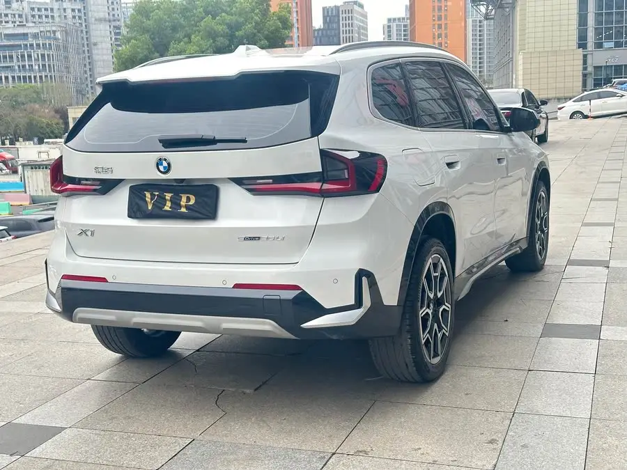 بي إم دبليو X1 2024 sDrive25Li حزمة تصميم X