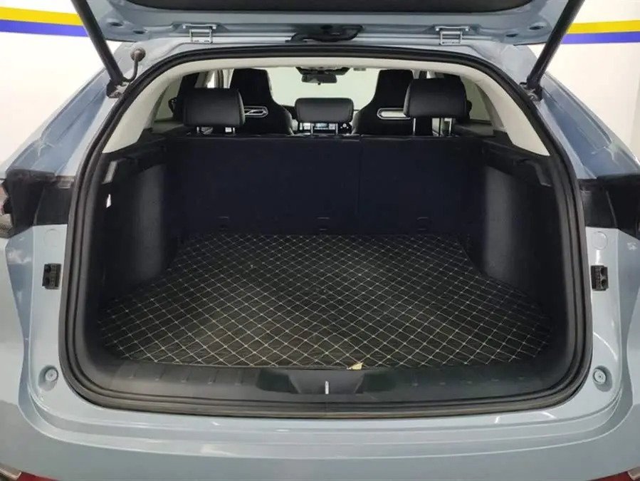 تشانجان UNI-K 2021 2.0T الدفع الرباعي الفاخر