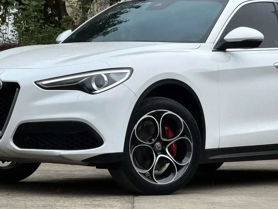 2020 Stelvio 2.0T 280HP Luxury Sport Edition