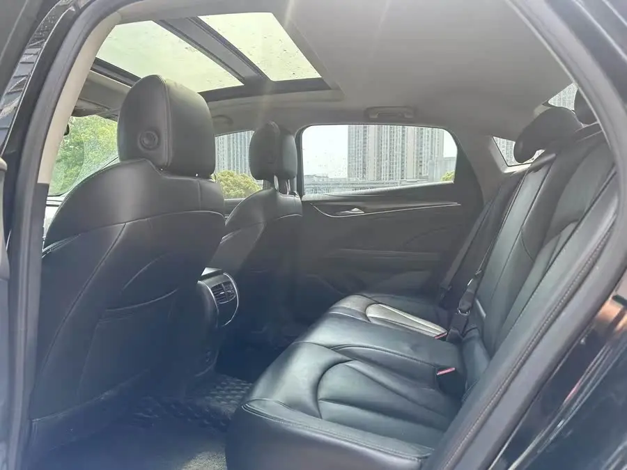 بيوك لاكروس 2022 652T الفاخرة