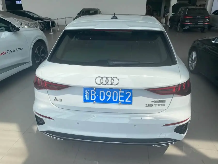 أودي A3 2023 سبورت باك 35 TFSI الطراز الرياضي الفاخر